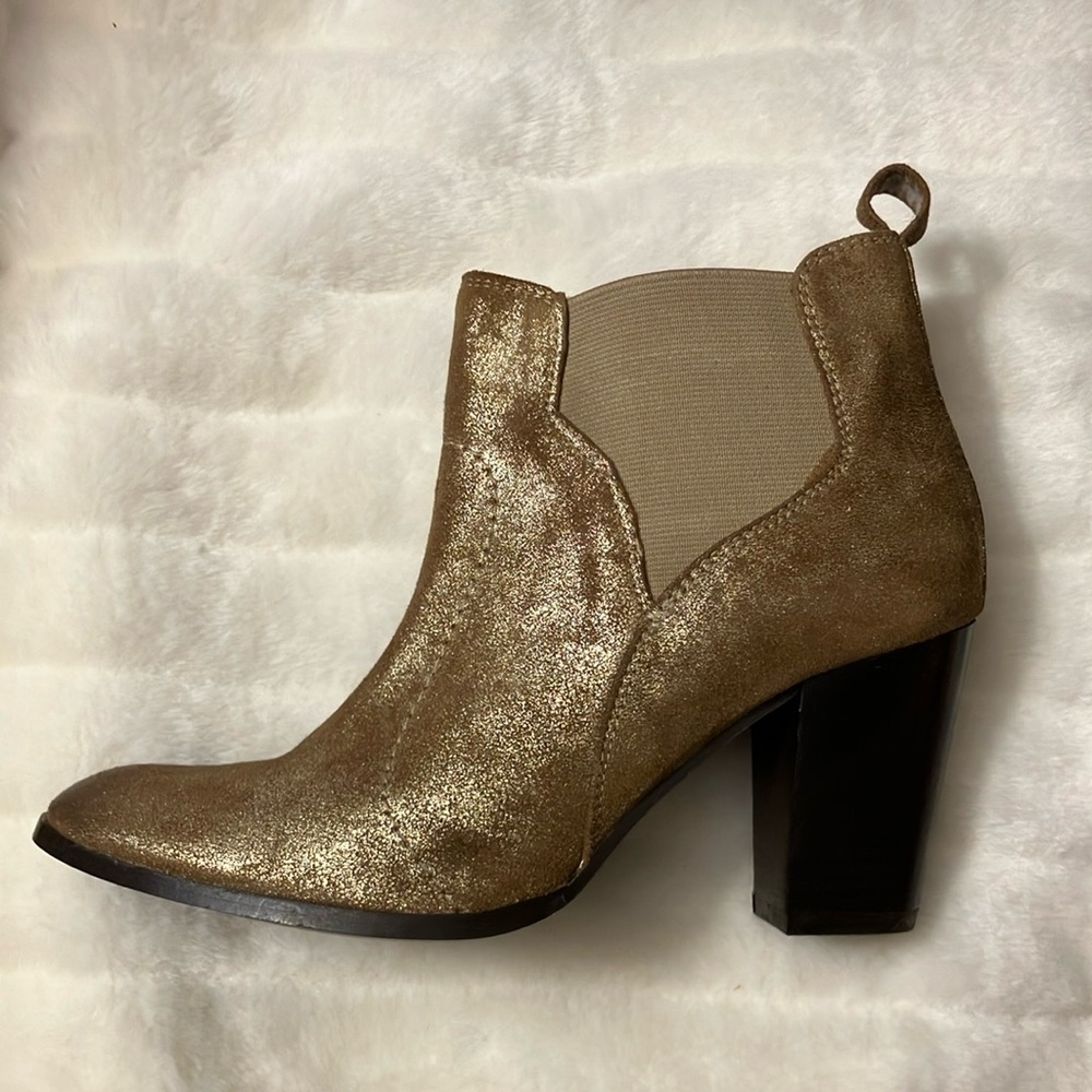 NWOT Seychelles Gold Chelsea Heeled Boots Sz 10 3.5 inch heel